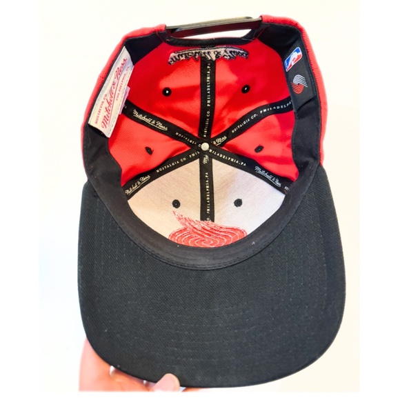 Portland Trail Blazers Mitchell & Ness Snapback Red And Black Cap - Picture 5 of 6